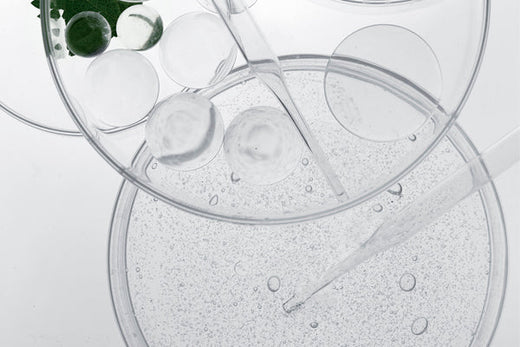 Cosmétiques naturels ou synthétiques : pourquoi FILORGA choisit les deux !