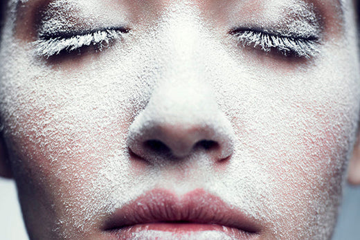 Le soin du visage doit bien hydrater la peau en hiver.