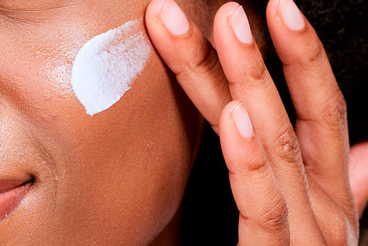 Peau sèche ou peau déshydratée ? Quelles différences ?