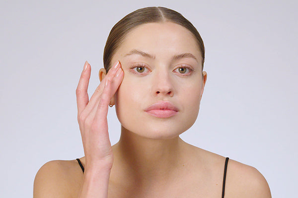  Les crèmes contour des yeux FILORGA vous aident à lutter contre les cernes.