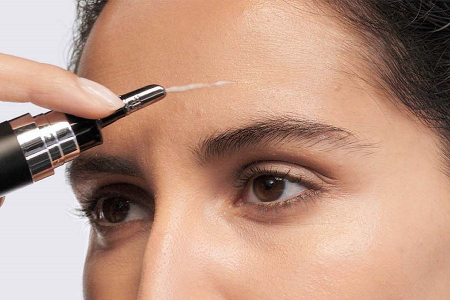 La ride du lion est située sur le front, entre les sourcils