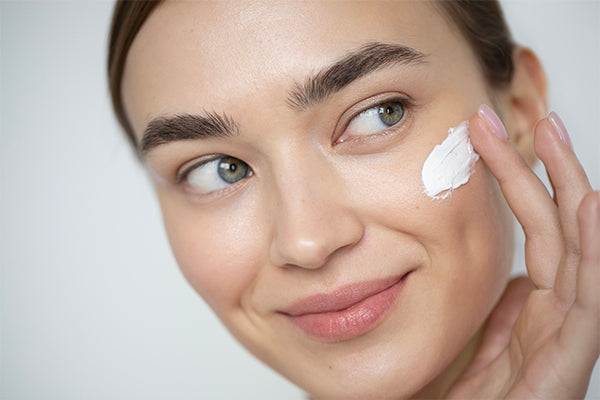 Soins visage : le meilleur moment pour commencer