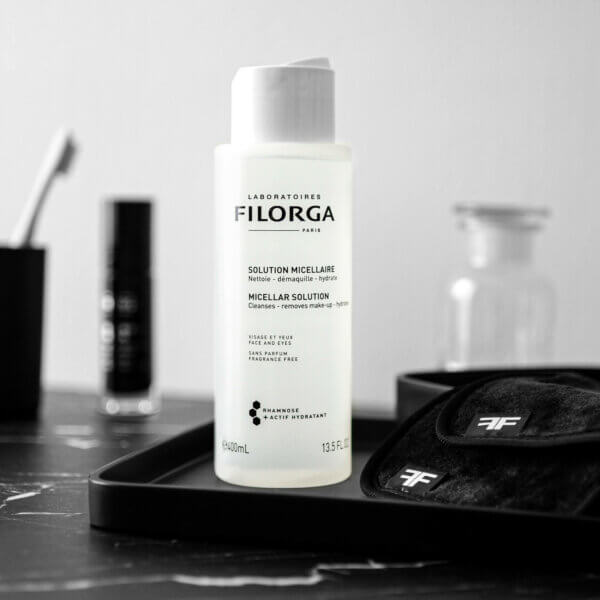 Les laboratoires FILORGA proposent des soins pour nettoyer sa peau en profondeur.